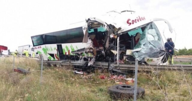 İspaniyada avtobus aşıb, 2 nəfər ölüb, 16 nəfər xəsarət alıb
