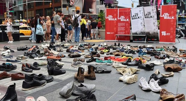 “Times” meydanına Türkiyə şəhidləri üçün 251 cüt ayaqqabı düzüldü – FOTO