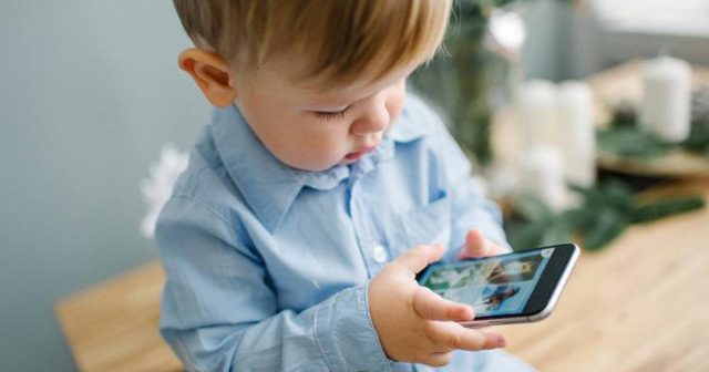 Uşaqlarınızı telefondan uzaq tutun: Bu xəstəliklər yarana bilər