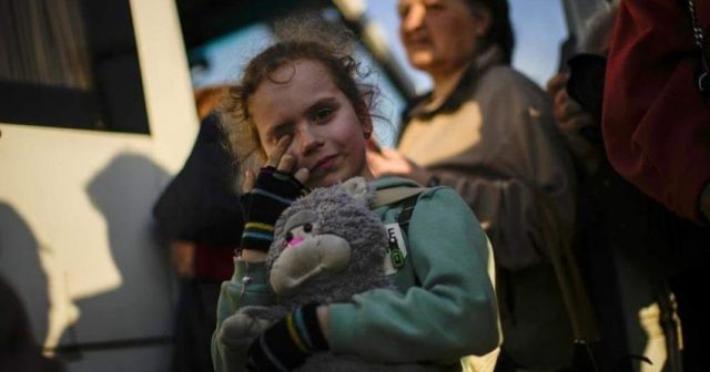 Zelenski müharibənin qurbanı olmuş uşaqlardan danışıb