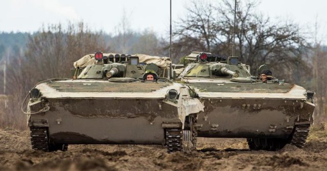 Yunanıstan Almaniyaya görə “BMP-1”lərin Ukraynaya göndərilməsini təxirə salacaq