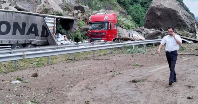 SON DƏQİQƏ: Bu rayonda dəhşətli torpaq sürüşməsi olub, ölən və yaralananlar var