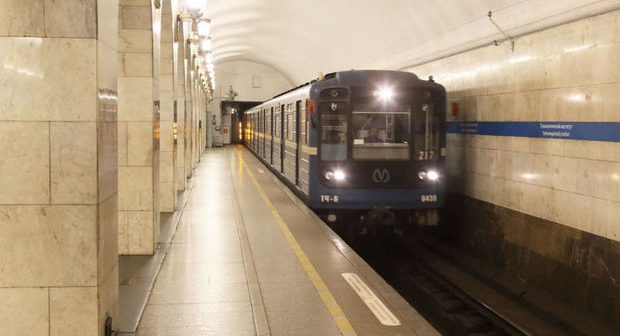 Sankt-Peterburq metrosuna çirkli və pis qoxulu paltarlarla girənlər cərimələnəcəklər