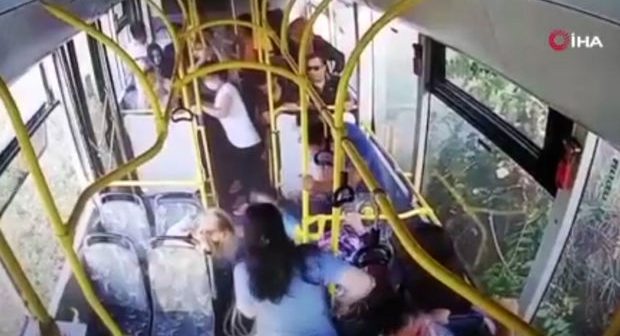Türkiyədə 23 sərnişinin xəsarət aldığı qorxulu qəza: Avtobusun salonundan ANBAAN VİDEO