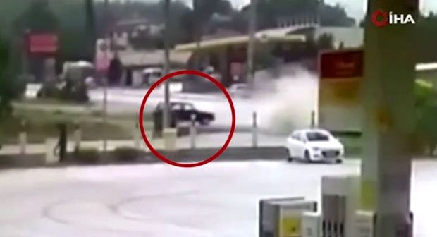 Minik avtomobilinin sürücüsü çevik reaksiya verdi, böyük qəzanın qarşısı alındı – ANBAAN VİDEO
