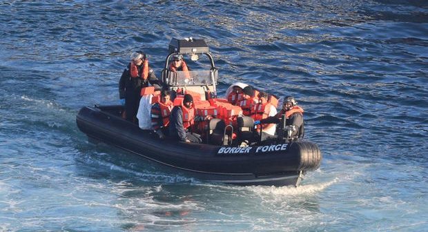 La Manş boğazı ilə Britaniyaya gələn miqrantların sayı artıb