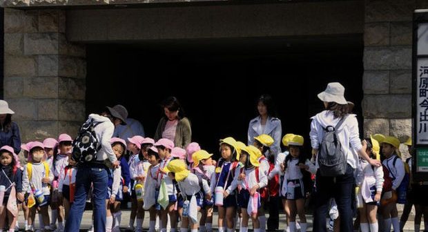 Yaponiyada faciə: Avtobusda unudulan uşaq günvurmadan öldü