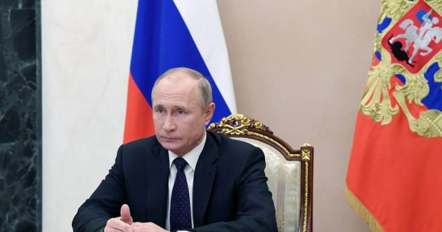 Putin: “Britaniyanın ən yaxın tarixindəki mühüm hadisələr II Elizabetlə bağlıdır”