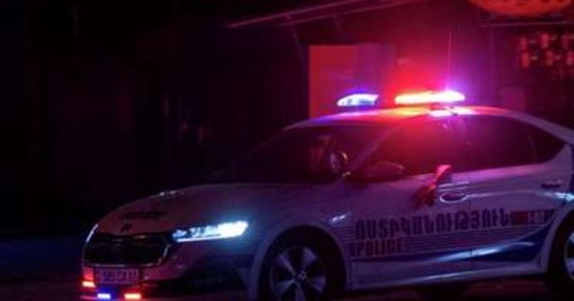 İrəvanda hökumət rəsmilərinin evləri yaxınlığında polisə bomba atılıb