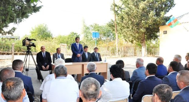 Seymur Orucov Qarahəsənli kəndində vətəndaşların növbəti səyyar qəbulunu keçirib