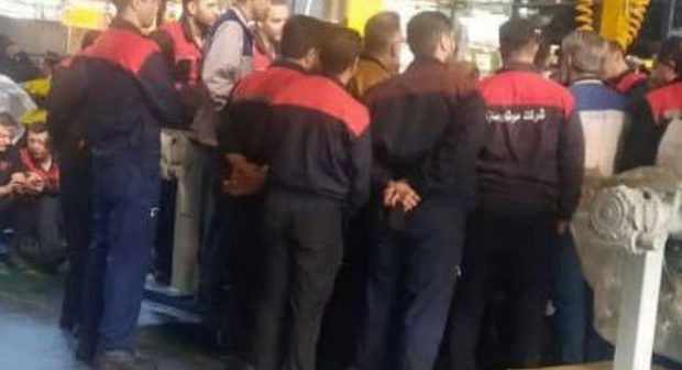 Təbriz traktor zavodunun narazı fəhlələri işi dayandırdılar – FOTO