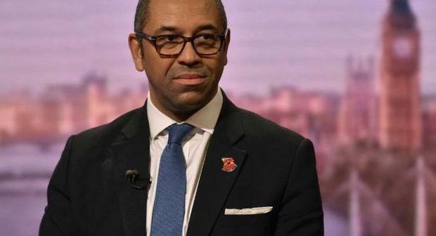Britaniya XİN-in rəhbəri futbol azarkeşlərini İslam mədəniyyətinə hörmət etməyə çağırdı