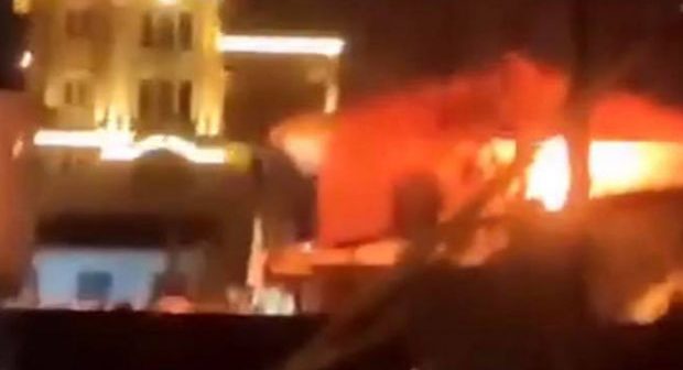 Ləngərudda SEPAH-ın qərargahı etirazçı gənclər tərəfindən yandırıldı – VİDEO