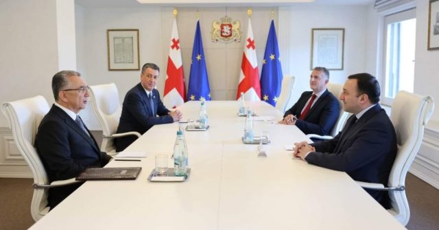 Eldar Əzizov Gürcüstanın Baş naziri İrakli Qaribaşvili ilə görüşüb