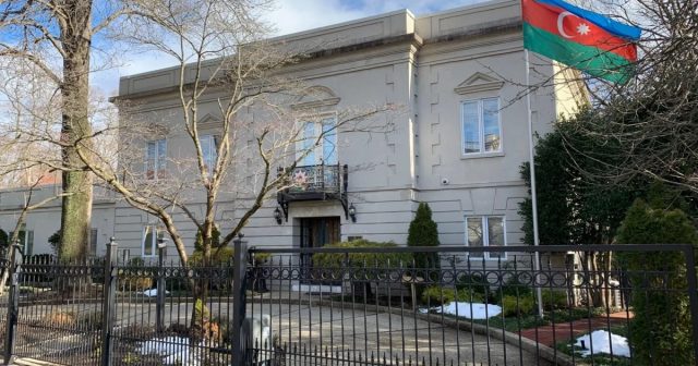 TƏCİLİ: Azərbaycanın səfirliyinin avtomobili atəşə tutuldu