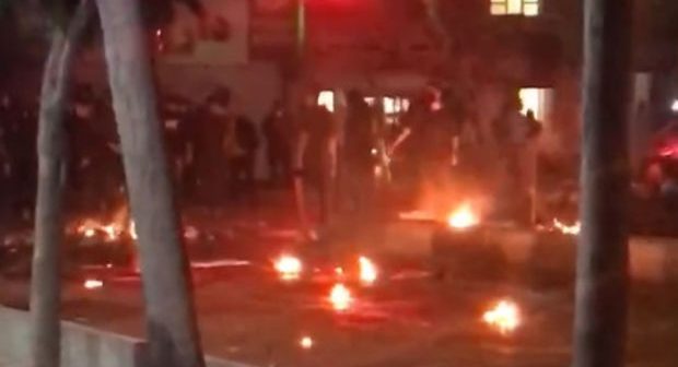 Tehranda etirazçılar tonqallar yandıraraq yolu bağladılar – VİDEO