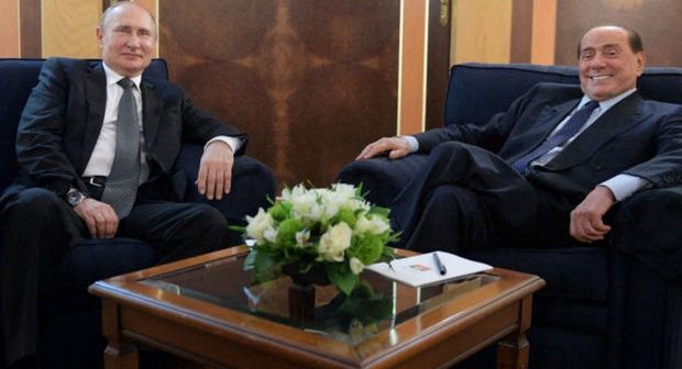 Putin və Berluskoni Aİ sanksiyalarını pozdular: Bir-birilərinə araq və şərab hədiyyə etdilər