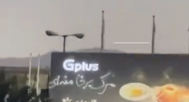 Tehranda nəhəng reklam lövhəsində “Xameneyiyə ölüm olsun” şüarı yazıldı – VİDEO