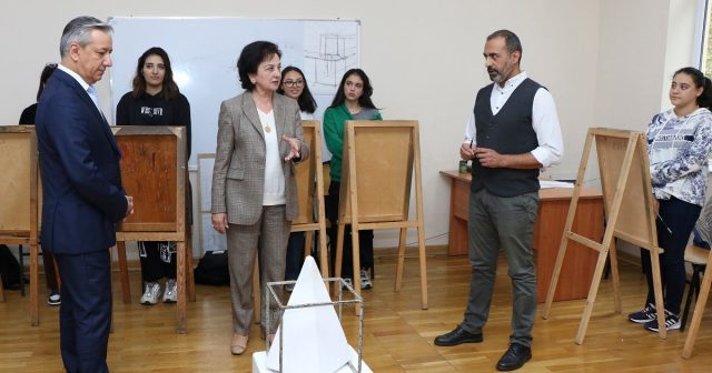 Özbəkistanın ölkəmizdəki səfiri AzMİU-da olub