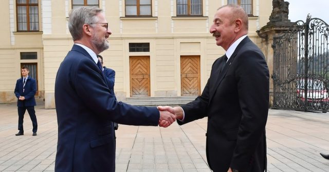 Praqada “Avropa siyasi birliyi” Zirvə Toplantısının plenar iclası başlayıb, Prezident İlham Əliyev iclasda iştirak edir
