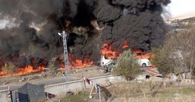 Türkiyədə toqquşan üç avtomobil yandı: 7 ölü, 11 yaralı