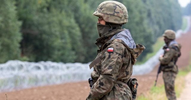 Polşada bəzi hərbi bölmələrin döyüş hazırlığı artırılıb