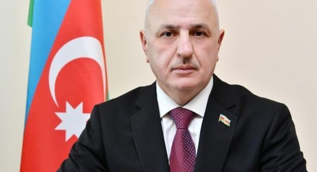 LƏYAQƏTİ QİYMƏTLƏNDİRƏNLƏRLƏ BİR YERDƏ OLMAQ TÜRKÜN ALIN YAZISIDIR