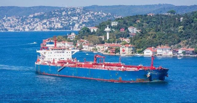 Boğazlar üçün kritik qərar: Rusiya neft tankerləri təsirlənə bilər