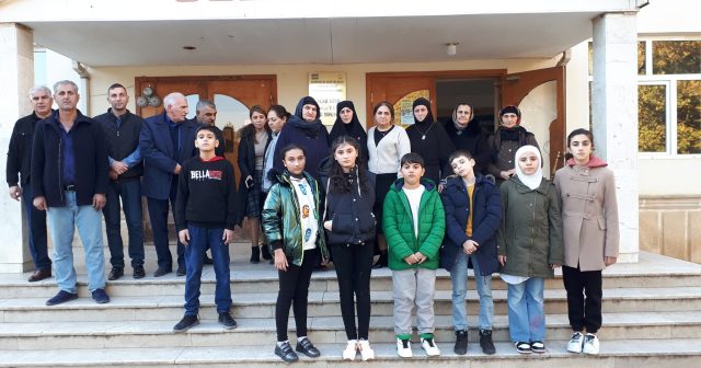 Bakı məktəbliləri Cəlilabadda şəhidlərin məzarını ziyarət edib – FOTOLAR