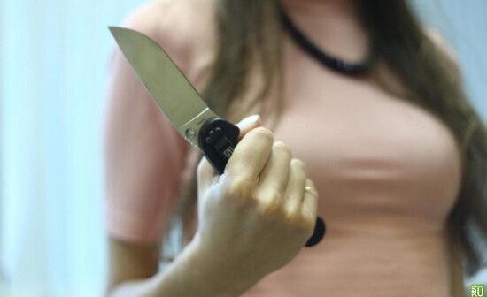 18 yaşlı qız 20 yaşlı qızı bıçaqladı