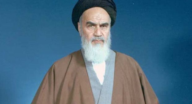 İranda yeniyetmə Xomeyninin şəklini kitabından qopardığı üçün öldürüldü – FOTO