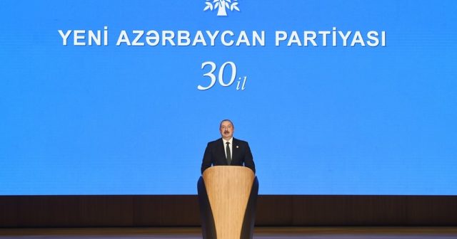 İlham Əliyev: “Bu gün nəinki Azərbaycan vətəndaşları, bütün dünya azərbaycanlıları başını dik tutub”