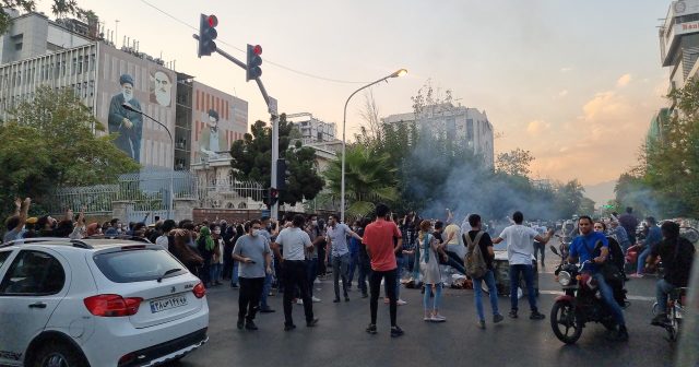 İranda aksiyalarda ölən etirazçıların sayı açıqlanıb