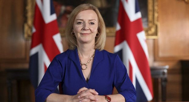 Britaniyalılar Liz Trassın nəhəng təsvirini yandıracaqlar – FOTO