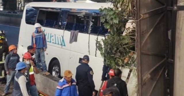 Meksikada avtobus qəzaya uğrayıb, 55 nəfər yaralanıb
