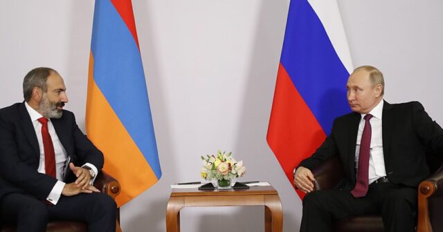 Putin və Paşinyan üçtərəfli razılaşmaların həyata keçirilməsini müzakirə edib