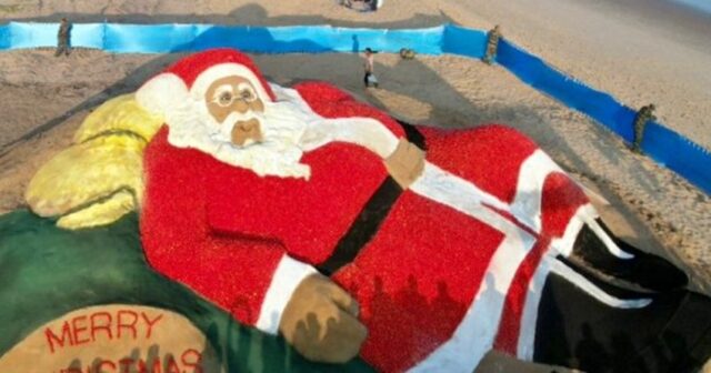 Hindistanda qumdan və pomidordan Santa Klaus fiquru yaradılıb