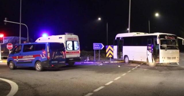 Yük maşını fəhlələri daşıyan mikroavtobusa çırpılıb: 20 yaralı
