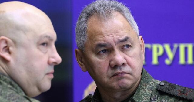 Şoyqu Ukraynada döyüşən rus qoşunlarını yoxlayır