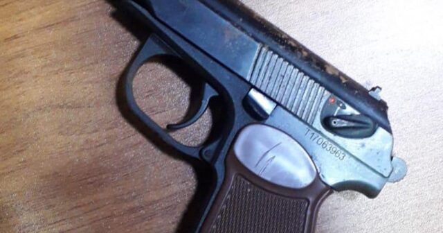 Gədəbəydə polis silahdan ehtiyatsız davranması nəticəsində xəsarət alıb