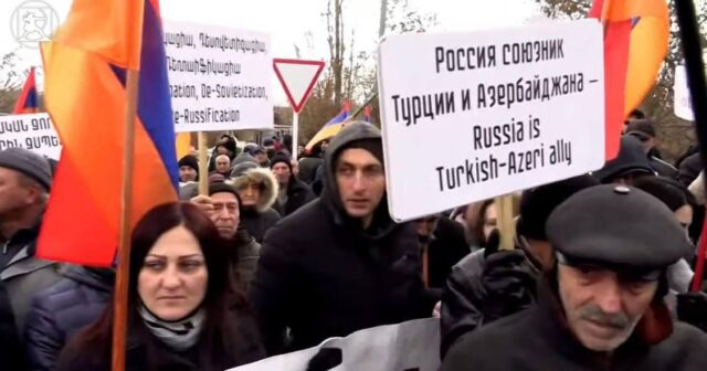 Gümrüdəki “etiraz aksiyası” şousu: “Paşinyan Kremlin nəbzini yoxlayır”