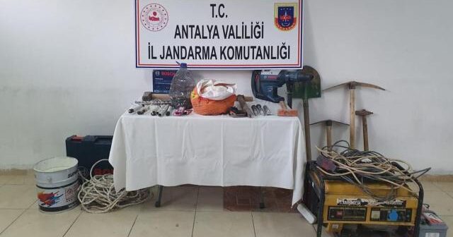 Qanunsuz qazıntı işləri aparan 12 nəfər cinayət başında yaxalanıb