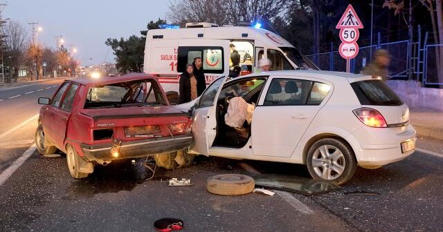 Dəhşətli yol qəzası: 1 əsgər öldü, 3 yaralı
