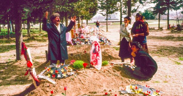 Reza Deqati: Çəkdiyim fotolar insanların doğmalarının məzarlarını tapmasına vasitə ola bilər – FOTO