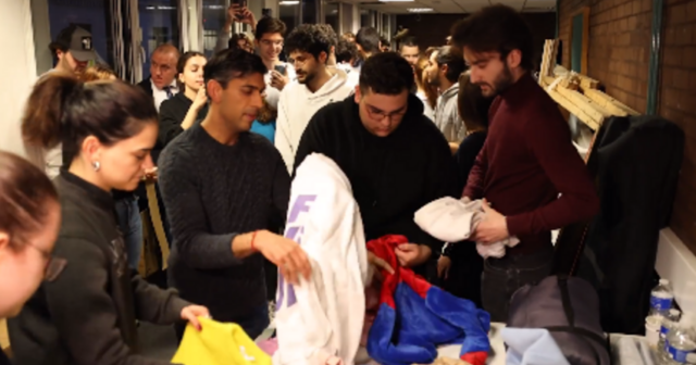 Britaniyanın Baş naziri şəxsən Türkiyə və Suriyaya yardıma qoşulub