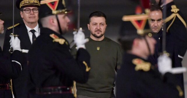 Zelenski Parisdə Makron və Şoltsla görüşüb