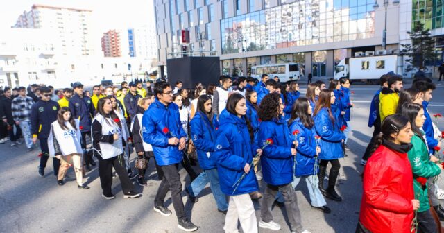 Azərbaycan könüllüləri Xocalı soyqırımı qurbanlarının xatirəsini ehtiramla yad edib – FOTOLAR