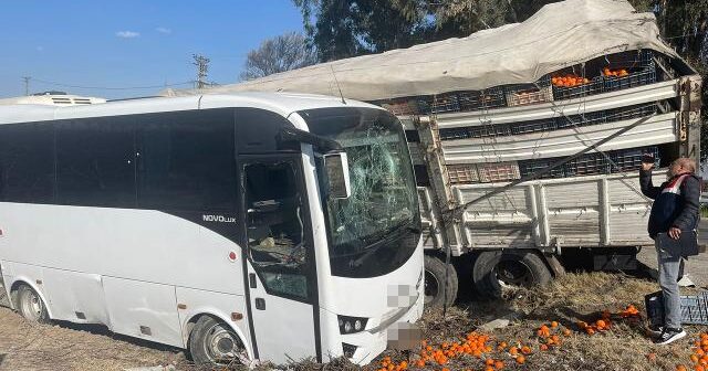 Türkiyədə məhkumları daşıyan avtobus qəzaya düşdü: 23 nəfər yaralanıb