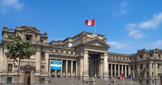 Peru hakimiyyəti etirazlar zamanı həlak olanların ailələrinə təzminat ödəyəcək
