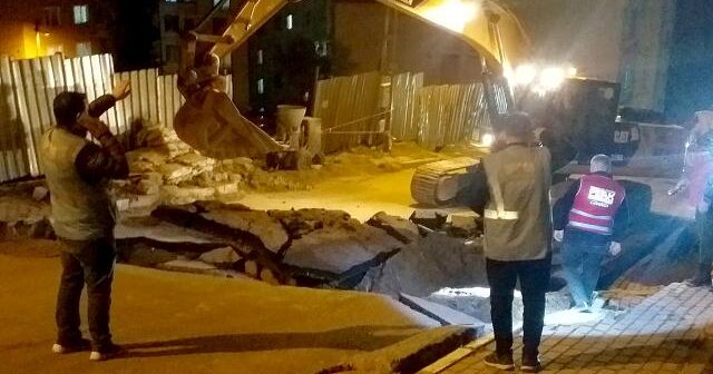 Türkiyədə yol çöküb: iki binanın sakinləri təxliyə edilib